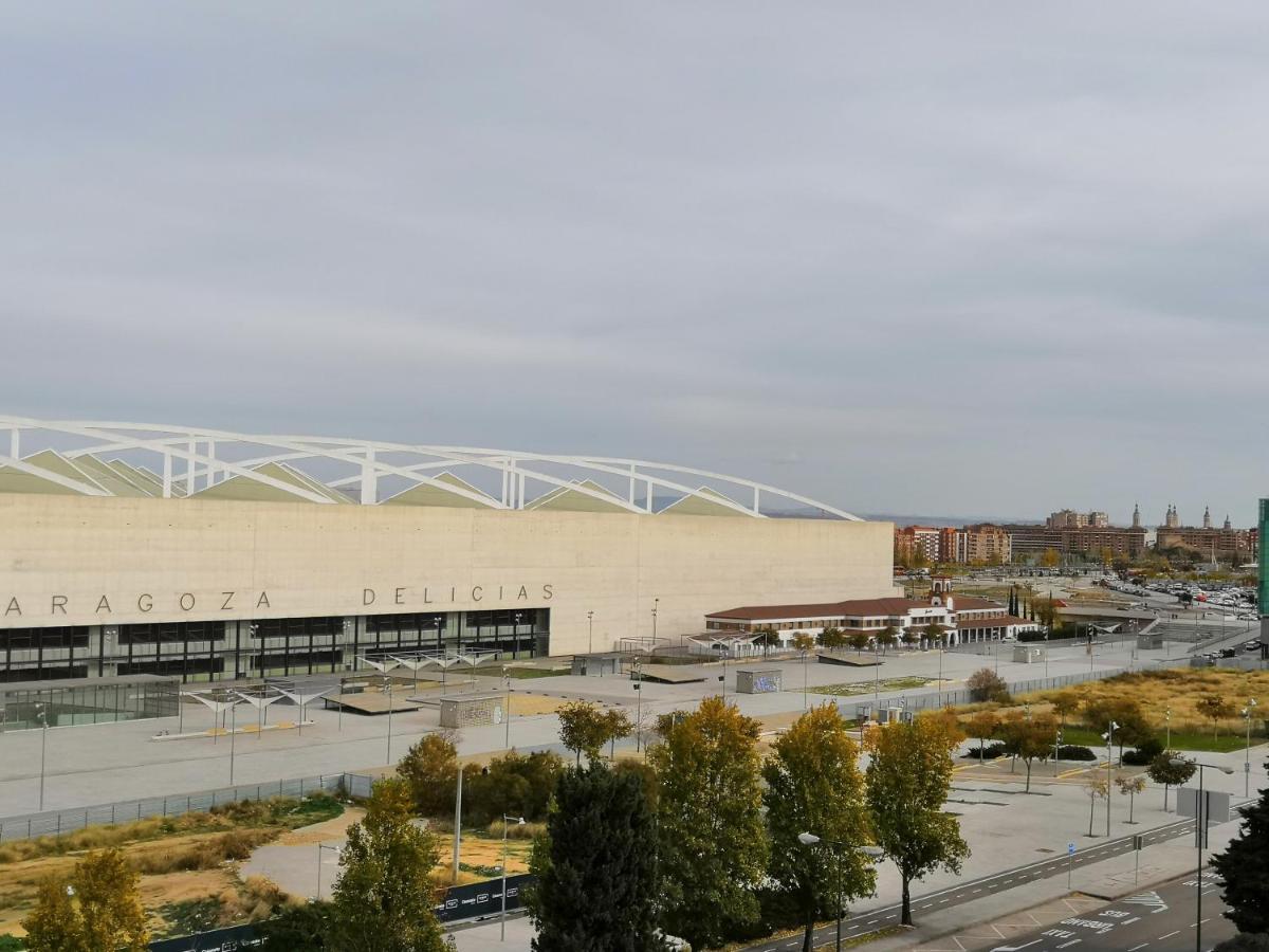 La Parada De La Estacion Con Parking Zaragoza Exterior photo